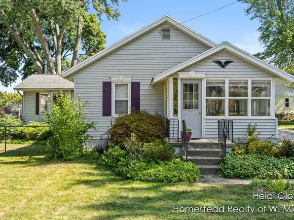 1500 Hillcrest Ave NW, Grand Rapids, MI 49504