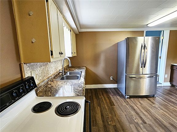 3rd image of 10 Eggers Ave