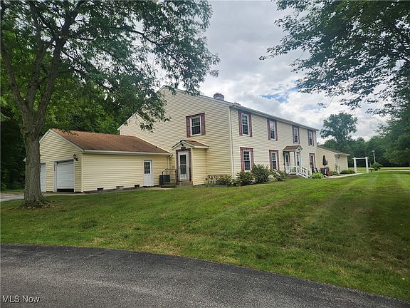 2nd image of 574 Heritage Sq