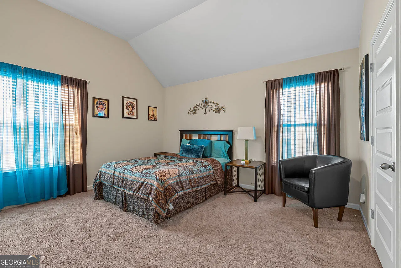 4 bed, 3.5 bath, 4762 sqft, $995 — Photo 1