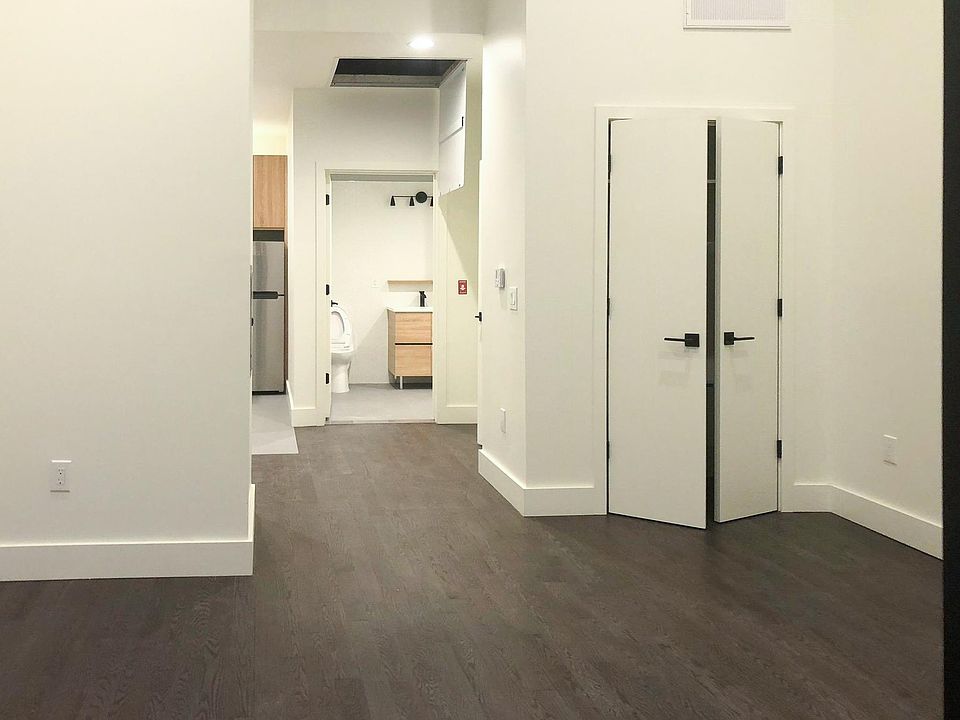 1st image of 15 William St APT 412