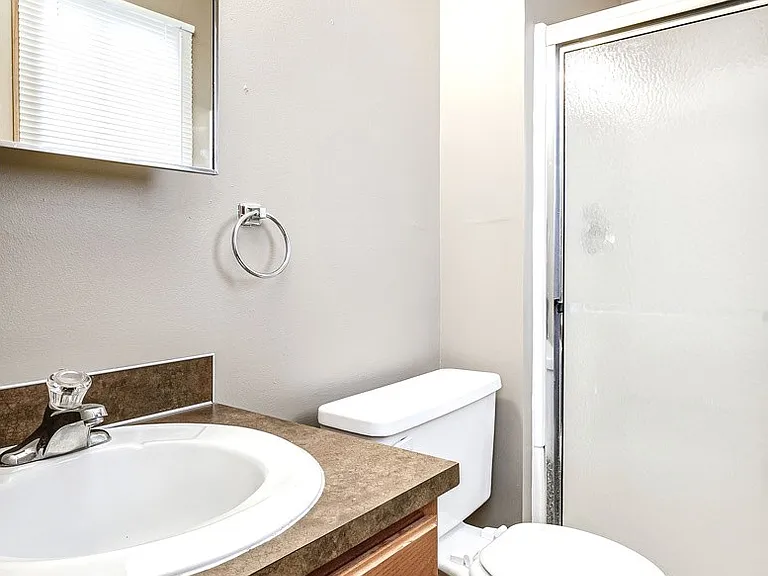 Gold Coast Apartments — Photo 26