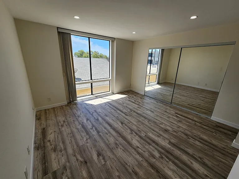 626 N Isabel St #301 — Photo 24