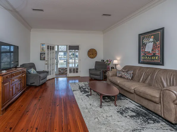 205 Woodlake Dr, Summerville, SC 29485