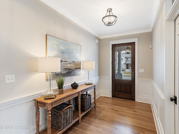 4th image of 334 Ames St