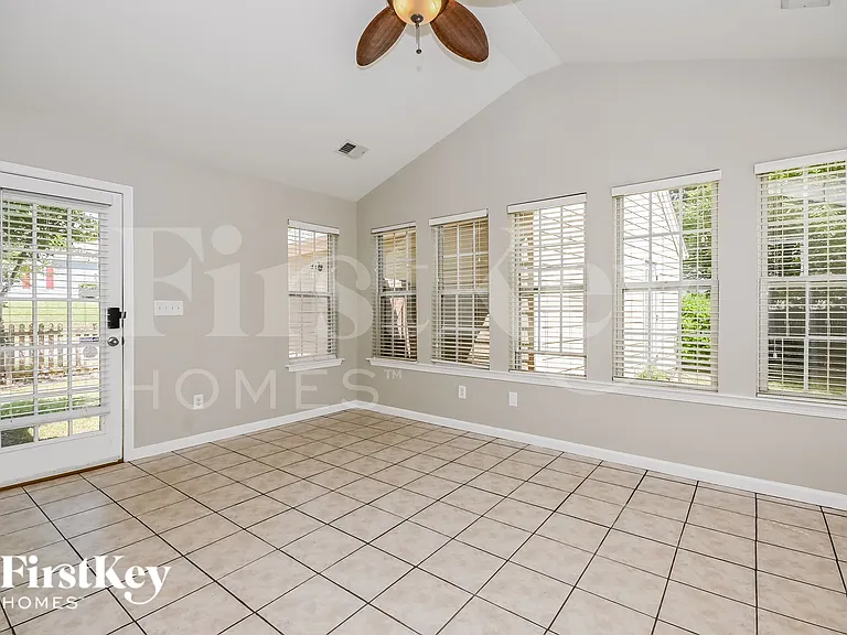 2033 Greenhill Pass — Photo 7