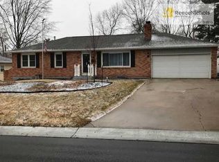 6822 Larsen Ln, Shawnee, KS 66203