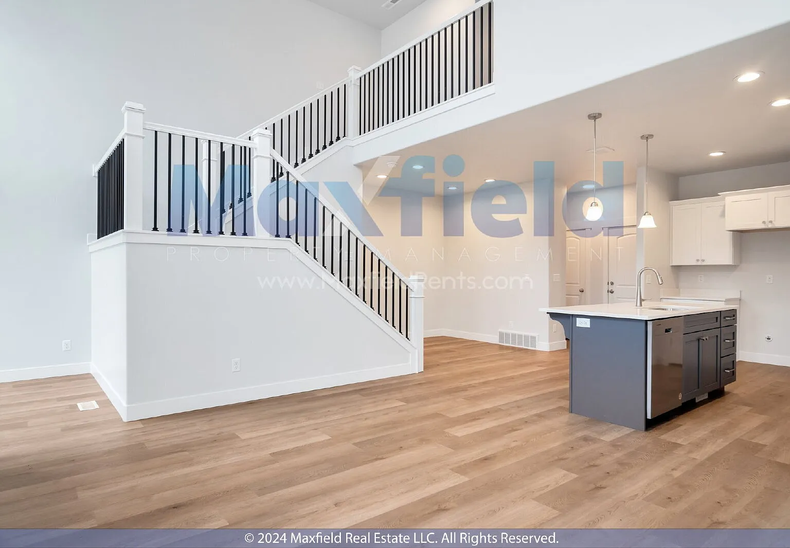 3 bed, 2.5 bath, 2293 sqft, $2,100 — Photo 2
