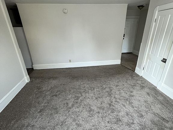 5th image of 403 Queen Ave N #2