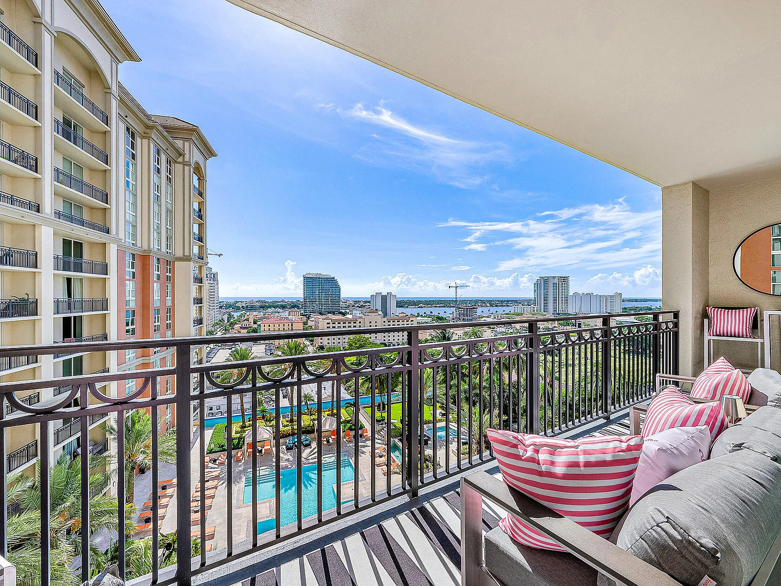 2 bed, 2.0 bath, 1205 sqft, $5,000 — Photo 2