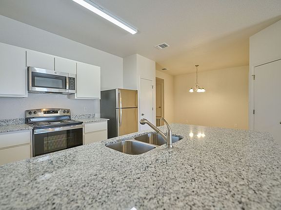 4th image of 1809 Clovis Dr