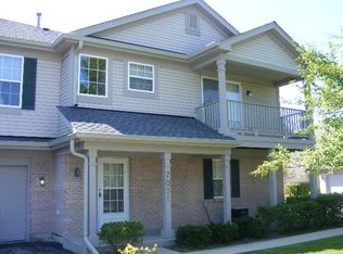 7031 S Stratton Ln, Gurnee, IL 60031