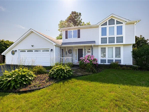 2124 Stonehedge Dr, Ontario, NY 14519