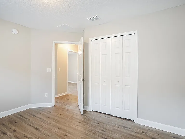 952 Silver Spring Ct — Photo 13