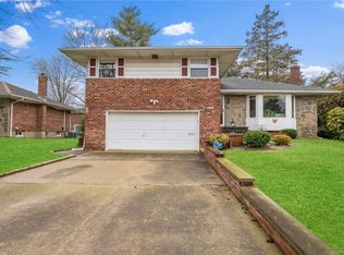 14 Berkley Ln, Syosset, NY 11791