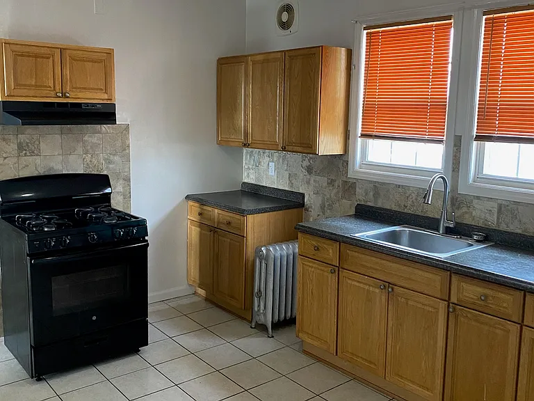 281-283 Buffalo Ave #1 — Photo 8