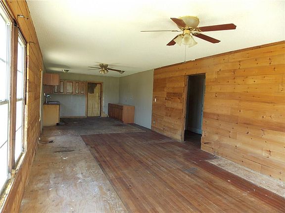 5th image of 202 W Lamar St