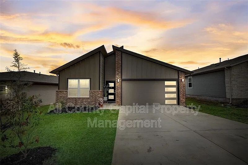 4 bed, 2.0 bath, 1861 sqft, $2,100 — Photo 2