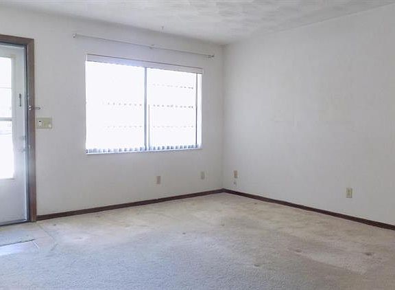 3rd image of 4847 Orange Ave