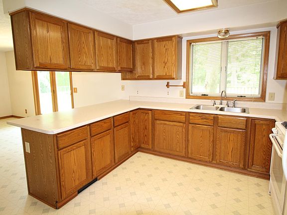 3rd image of 35810 S Linden Ln