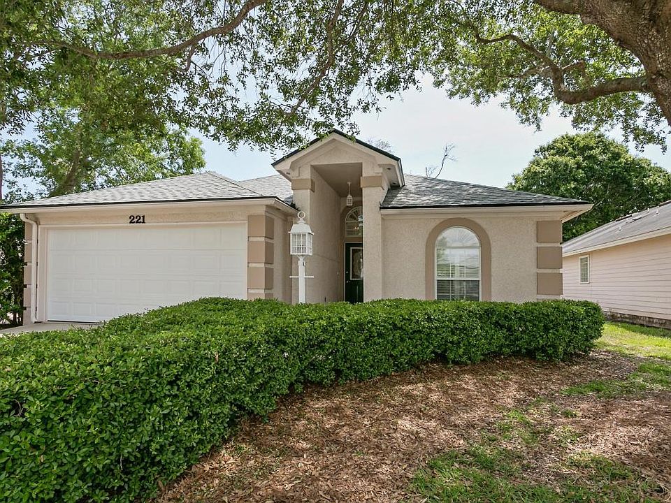 1st image of 221 Charlemagne Cir