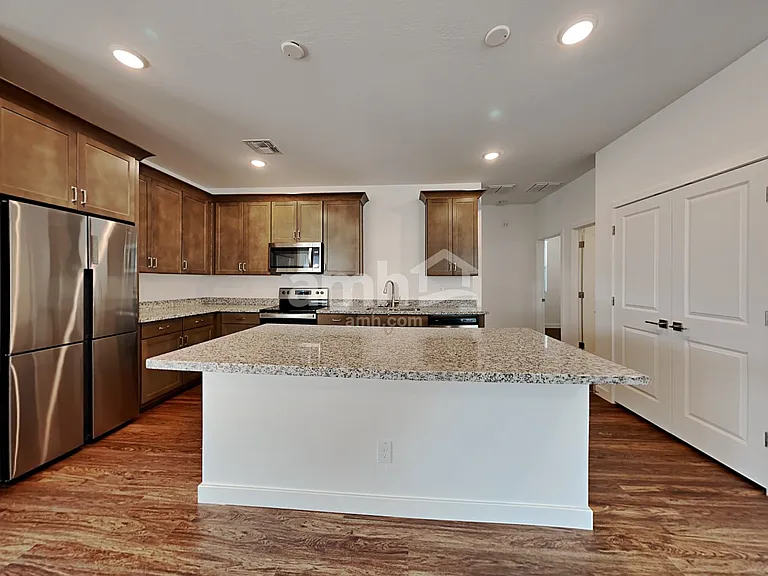 4214 S 105th Dr — Photo 5