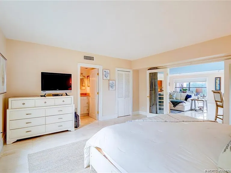 1289 NE Ocean Blvd #6 — Photo 21