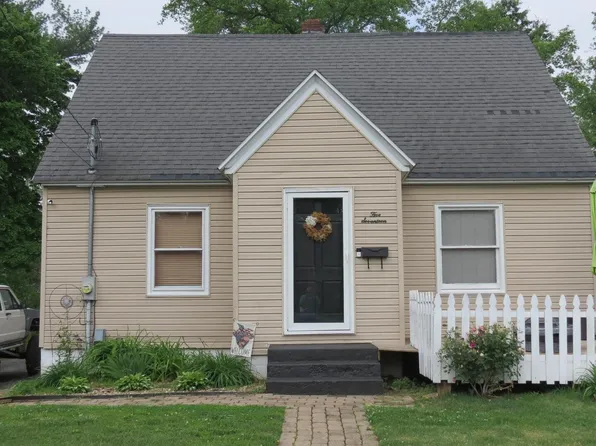 517 N Vine St, Du Quoin, IL 62832