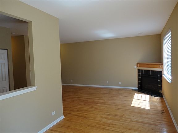 2nd image of 277 Robin Glen Ln