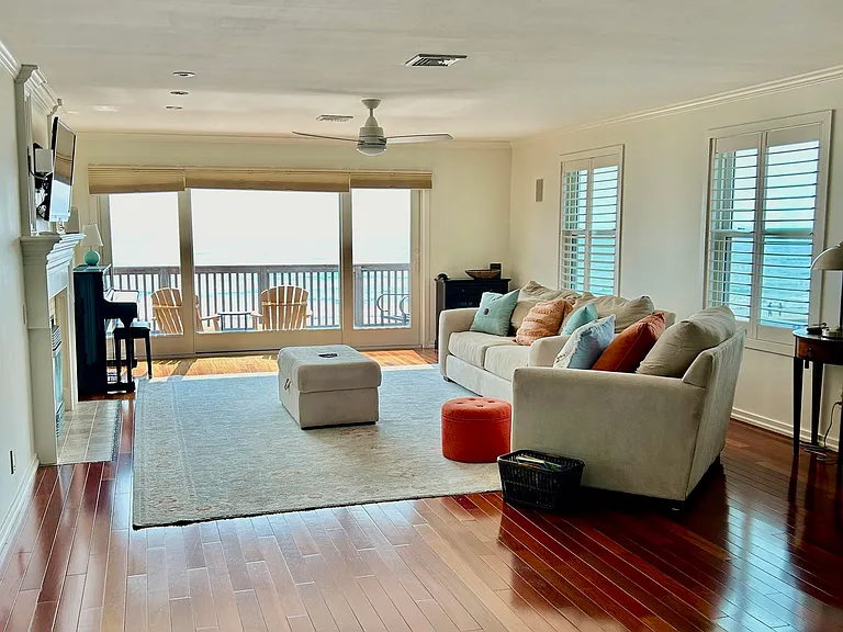 871 Ocean Blvd — Photo 2