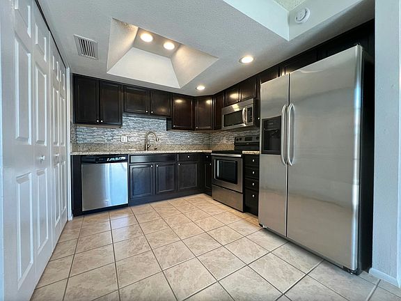 5th image of 924 E Diamond Dr