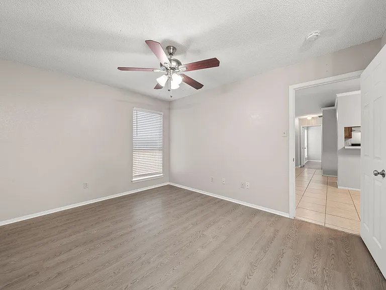 411 Greenlawn Blvd — Photo 20