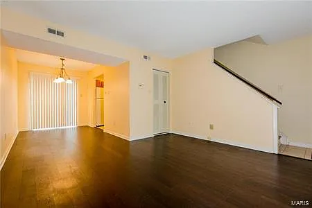 1407 Peacock Ln photo 1