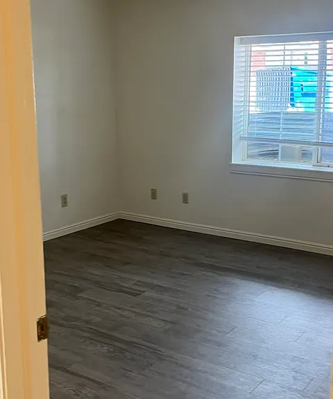 1642 W Harding Ave — Photo 7