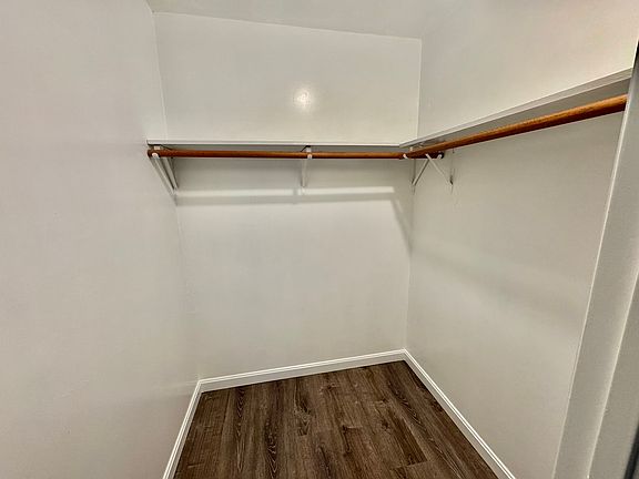 4th image of 437 Sunderland Rd APT E