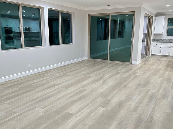 4th image of 24452 Paxton Ln