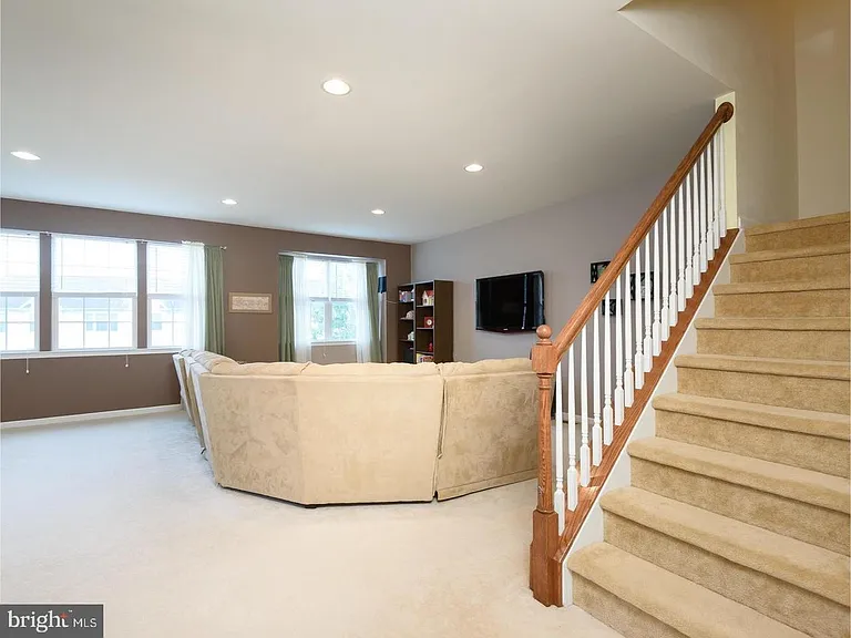 2754 Shelburne Rd — Photo 8