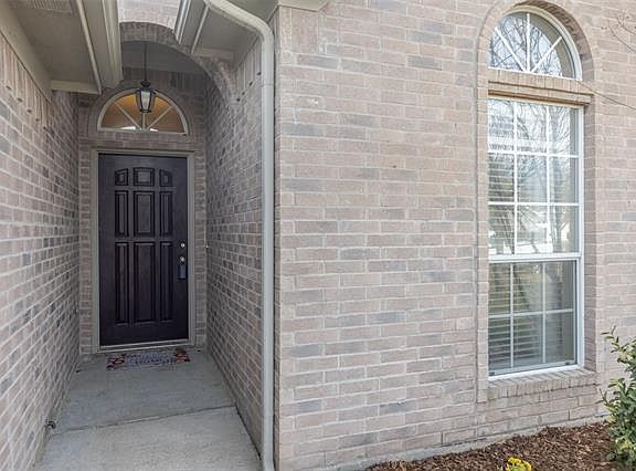 3rd image of 341 Dalhart Dr