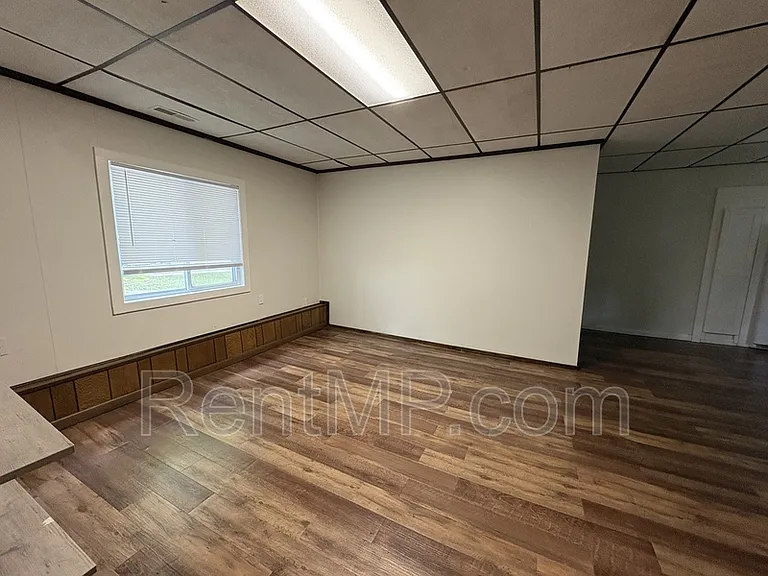 931 S Fancher Ave #B — Photo 10