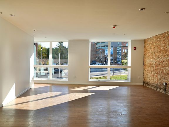 2nd image of 437 N Salina St #1