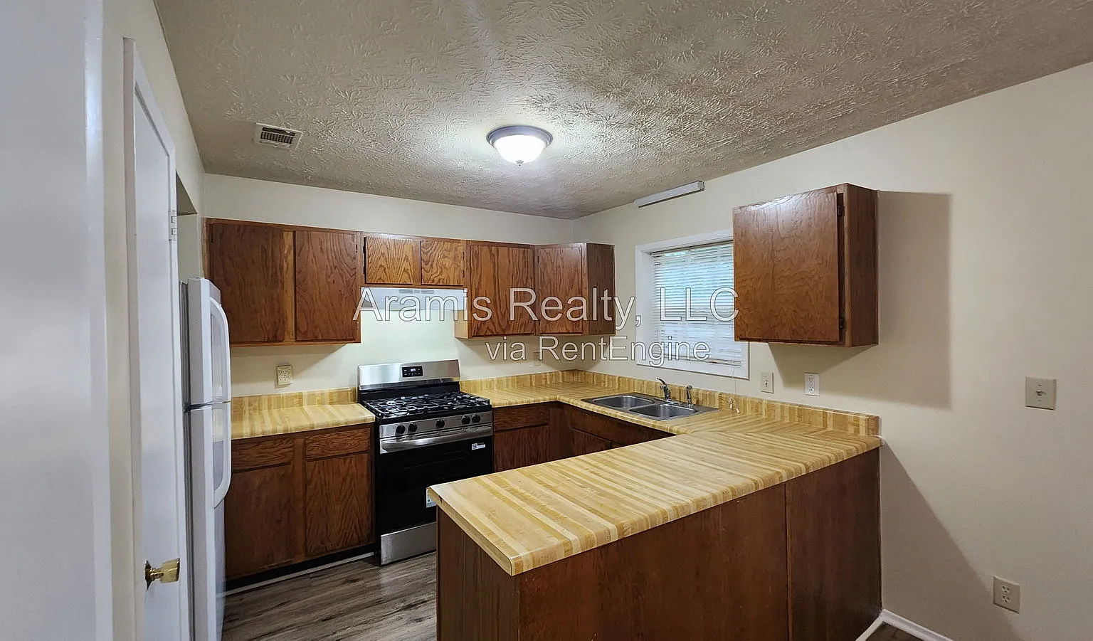 2 bed, 2.5 bath, 1280 sqft, $1,450 — Photo 2