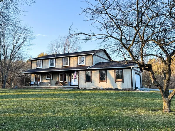 124 Triangle Lake Rd, Howell, MI 48843