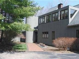 29475 S Woodland Rd, Pepper Pike, OH 44124