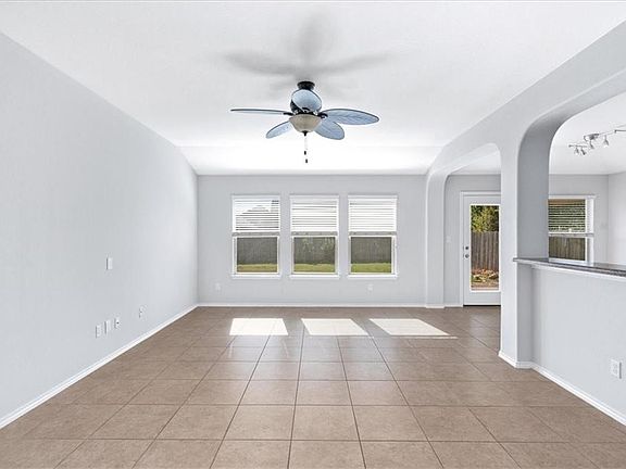 3rd image of 4549 Tiddle Ln