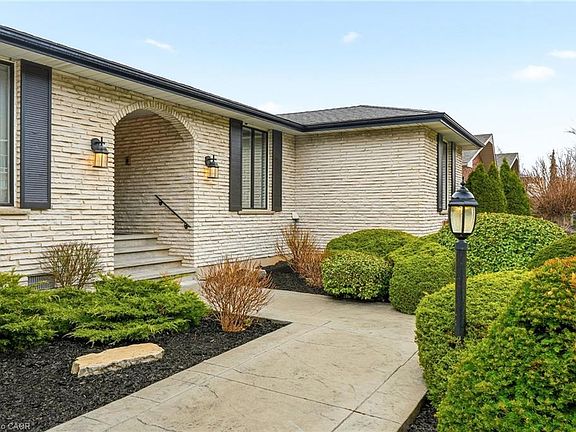 3rd image of 43 Maple Dr