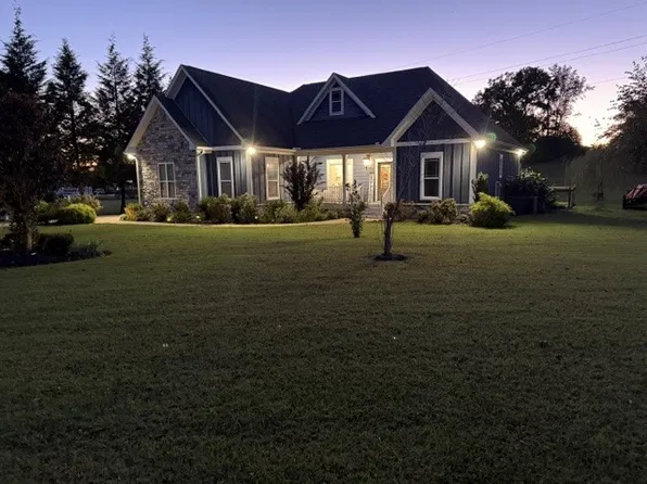 203 Oak Crest Dr, Sparta, TN 38583