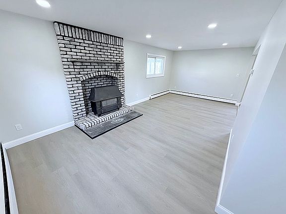 4th image of 139 Stuyvesant Dr