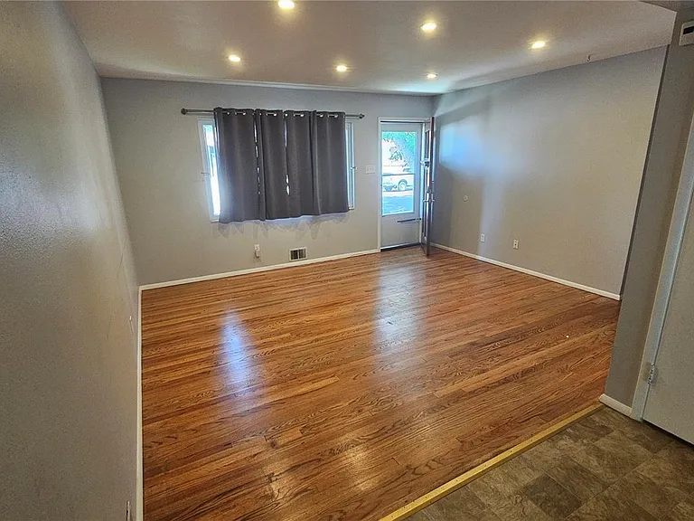 5166 W Colgate Pl — Photo 2