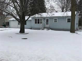 1058 Five Mile Line Rd, Webster, NY 14580