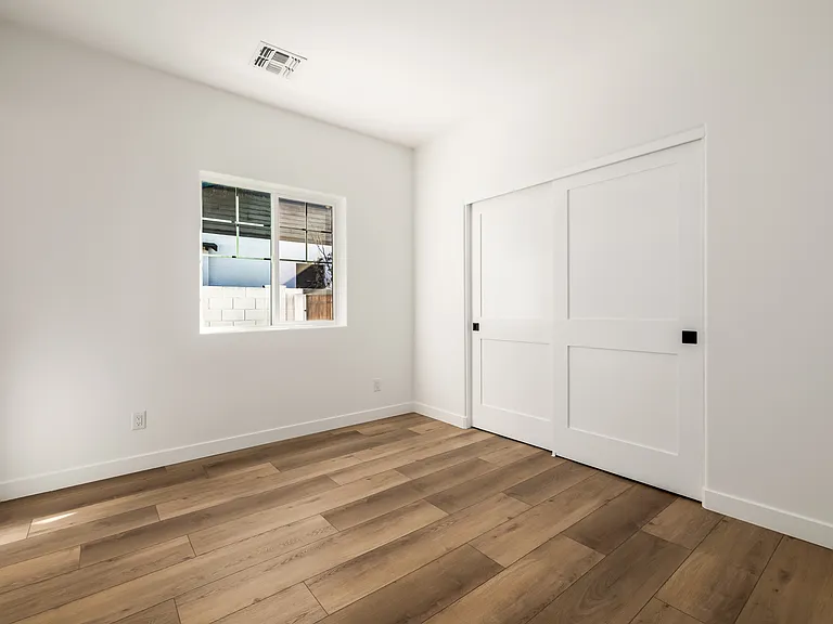 938 E Coronado Rd — Photo 48